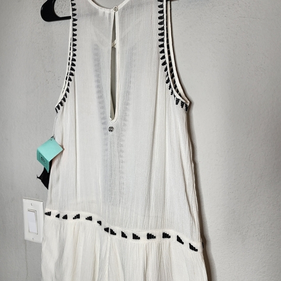 NWT Rip Curl white embroidered romper. - Picture 11 of 16